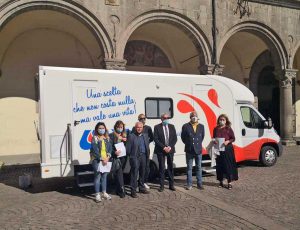 Viterbo - Autoemoteca Avis in piazza del Plebiscito
