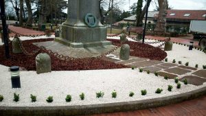Montefiascone - L'aiuola del monumento ai caduti dopo i lavori