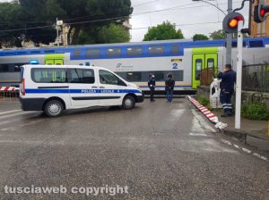 Abbattuta la sbarra del passaggio a livello