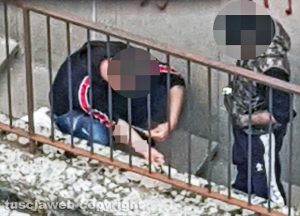 Viterbo - Si inetta droga in pieno giorno al Sacrario