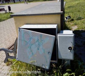 Viterbo - Quadro elettrico divelto ai giardini della Capretta