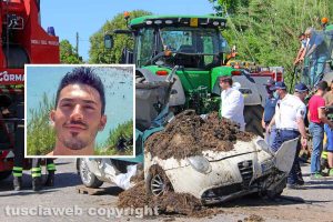 Viterbo - L'auto schiacciata sotto il rimorchio - Nel riquadro Federico Gentili