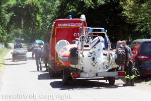 Ronciglione - L'esercitazione dei sommozzatori dei vigili del fuoco al lago di Vico
