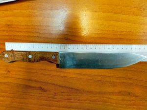 Viterbo - Il coltello sequestrato al 29enne dalla polizia