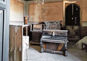 Graffignano - Ghost hunters nel castello Baglioni - Sala del pianoforte