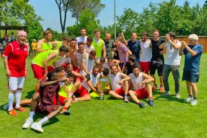 Sport - Calcio - Monterosi - La squadra con la coppa