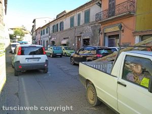 Montefiascone - Il traffico in via Dante Alighieri