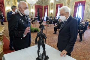 Sergio Mattarella e Teo Luzi, comandante generale dell’arma dei carabinieri