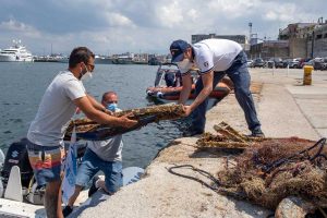 Guardia costiera - L'operazione Mare pulito