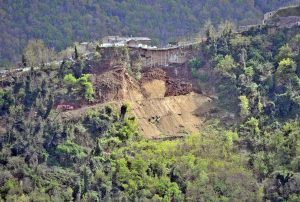 Civita di Bagnoregio - Lo smottamento del terreno che ha ceduto sotto il ristorante