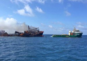Sri Lanka - La nave cargo incendiata e affondata
