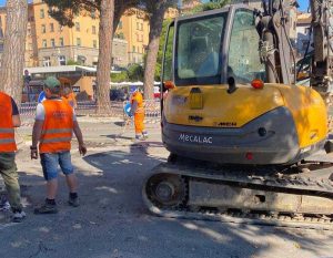 Viterbo - Sistemazione delle radici in piazza Martiri D'Ungheria