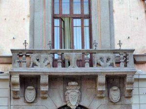 Viterbo - Restaurato il balcone del Palazzo del Podestà