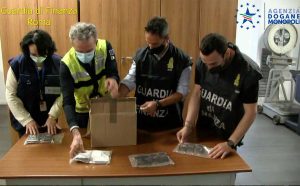 Guardia di finanza - Sequestrata droga all'aeroporto di Ciampino