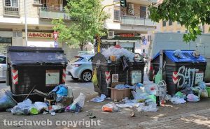 Roma - Cassonetti dell'immondizia