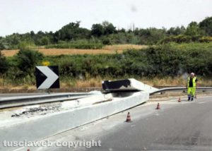 Camion perde il carico sulla Sp 151