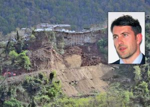 Bagnoregio - Frana a Civita sotto via Bonaventura Tecchi - Nel riquadro: Luca Profili