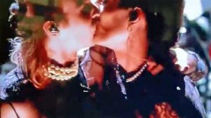 il bacio tra Damiano e Thomas dei Maneskin