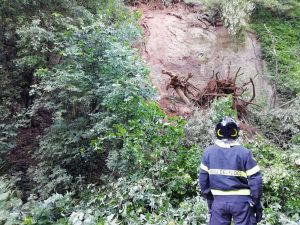 Viterbo - Vigili del fuoco - Frana in strada Mezzogrosso