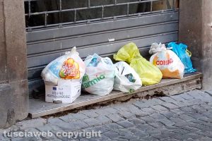 Incuria in via Orologio vecchio