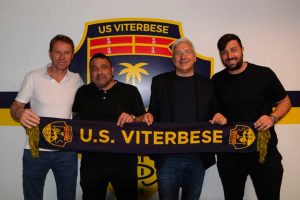 Sport - Calcio - Viterbese - Romano e Facci con gli agenti di Volpicelli