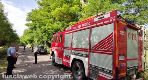 Latera - Tubo del gas perforato sulla sp 117 - Carabinieri, vigili del fuoco e polizia locale