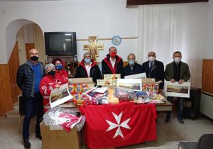 Viterbo - Donati 10mila capi di abbigliamento estivo