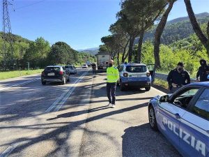 Terni - Controlli della polizia stradale