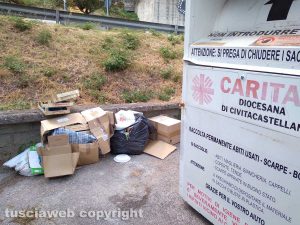 Soriano nel Cimino - Rifiuti in via Francesco Di Guglielmo