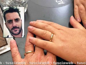 La foto scattata nel bar di Torino - Nel riquadro: Michele Savi