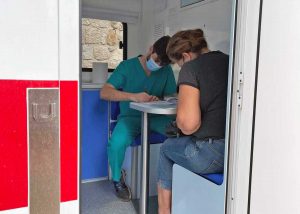 Coronavirus - Vaccinazione nel camper della Asl