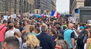 Parigi - Proteste contro il Green pass obbligatorio