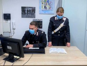 Carabinieri al lavoro contro le truffe informatiche