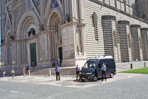 Orvieto - Carabinieri - Stazione mobile al duomo