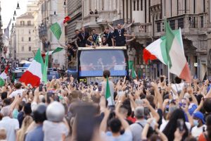 Euro2020 - Il bus scoperto degli Azzurri a Roma