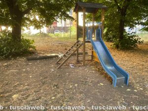 I giardini di via Capocci nell'abbandono totale