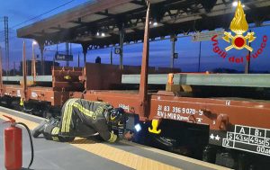 Forlì - Fiamme su un treno merci in stazione