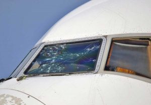 Malpensa - Il boeing danneggiato dalla tempesta di grandine