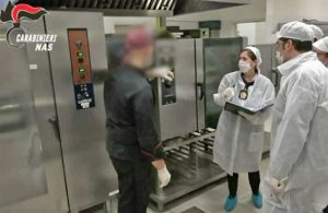 Udine - I controlli dei carabinieri del Nas nella mensa