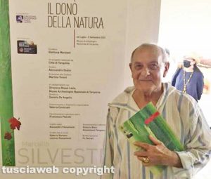 Tarquinia - Marcello Silvestri all'inaugurazione della sua mostra "Il dono della natura"