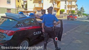 Montefiascone - Il senso unico in via Dante Alighieri - I controlli dei carabinieri