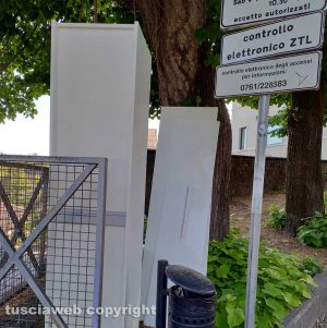 Viterbo - Ingombranti abbandonati in via Chigi