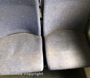 Sporcizia su un treno della Roma Nord