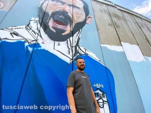 Viterbo - Tangenziale ovest - Il murale dedicato a Leonardo Bonucci - L'artista Luca Oroni