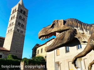Viterbo - Dinosauri a palazzo dei papi
