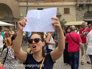 Viterbo - Manifestazione contro il green pass