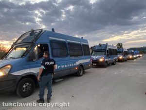 Rave - La polizia a Valentano per lo sgombero