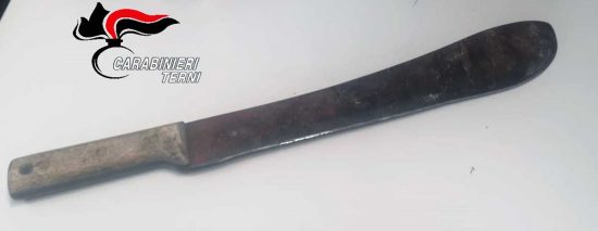 Terni - Il machete ritrovato dai carabinieri