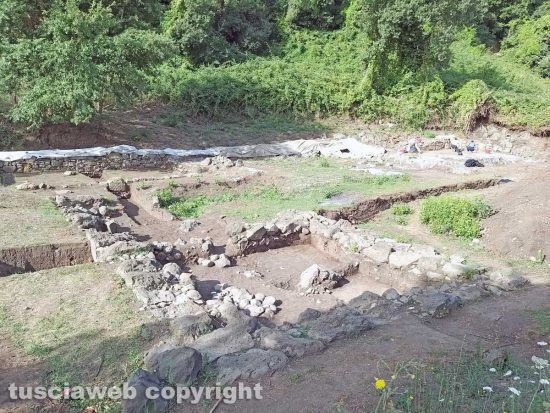 Montefiascone - Gli scavi archeologici nel santuario etrusco di Piana del Lago