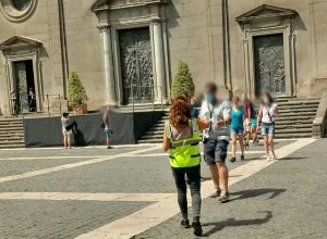 Viterbo - Acqua distribuita ai passanti dalla protezione civile